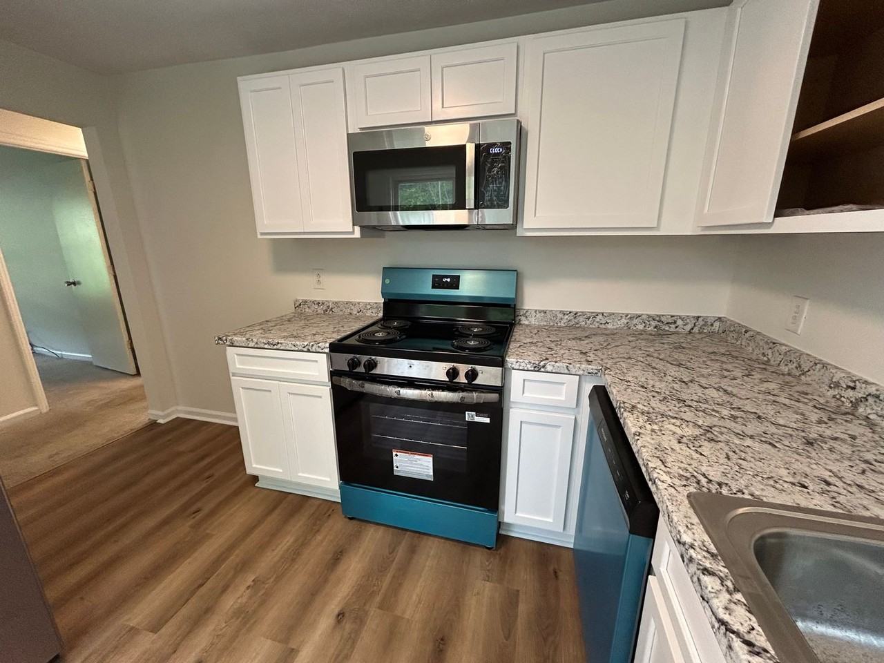 5986 Virginia Ave - Photo 5 of 9