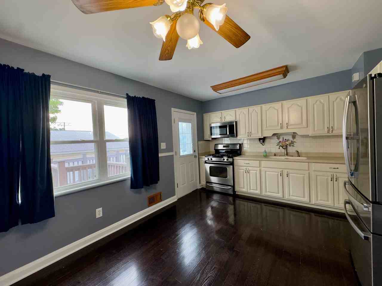 1251 S Grantley St - Photo 6 of 22