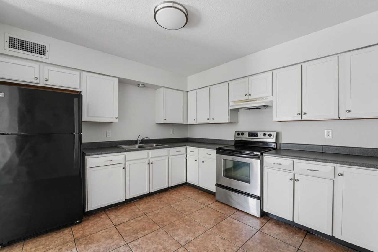 536 N Hall #C - Photo 3 of 30