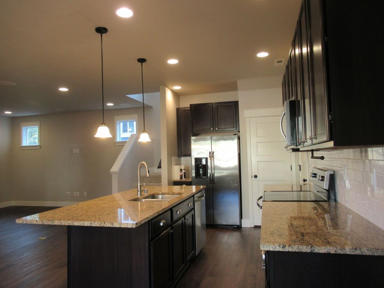 19019 Village Pkwy E - Photo 7 of 26