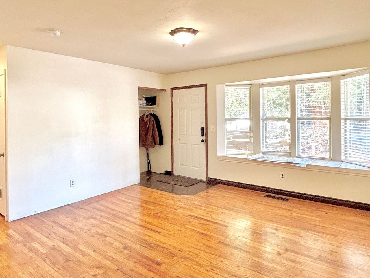 1930 Se 147th Ave - Photo 2 of 10