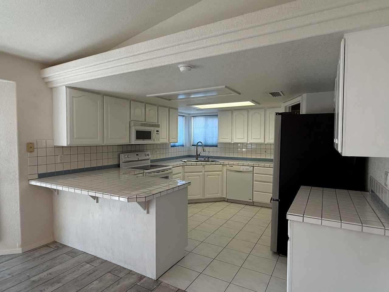 1697 Cardinal Dr - Photo 3 of 30