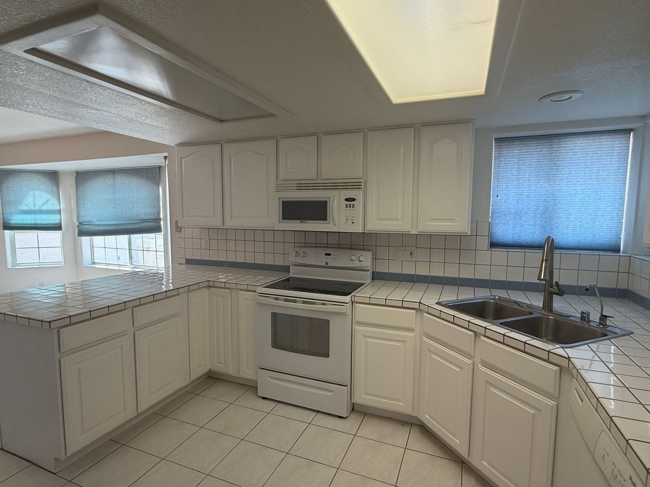 1697 Cardinal Dr - Photo 4 of 30