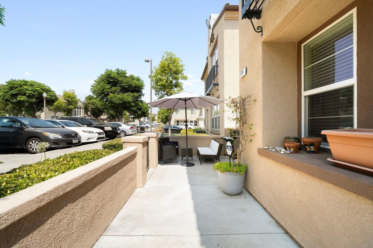 13190 Murano Ave - Photo 4 of 47