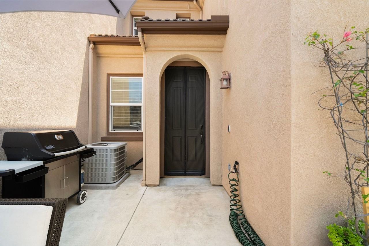 13190 Murano Ave - Photo 6 of 47