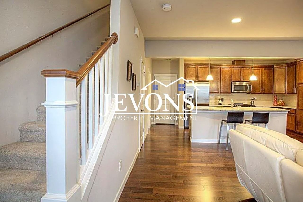 1399 Ne Hickory Ln - Photo 2 of 15