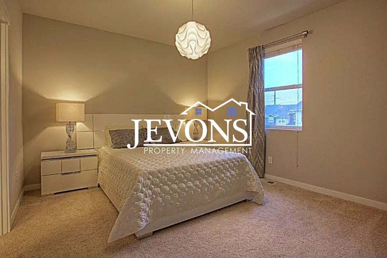 1399 Ne Hickory Ln - Photo 4 of 15
