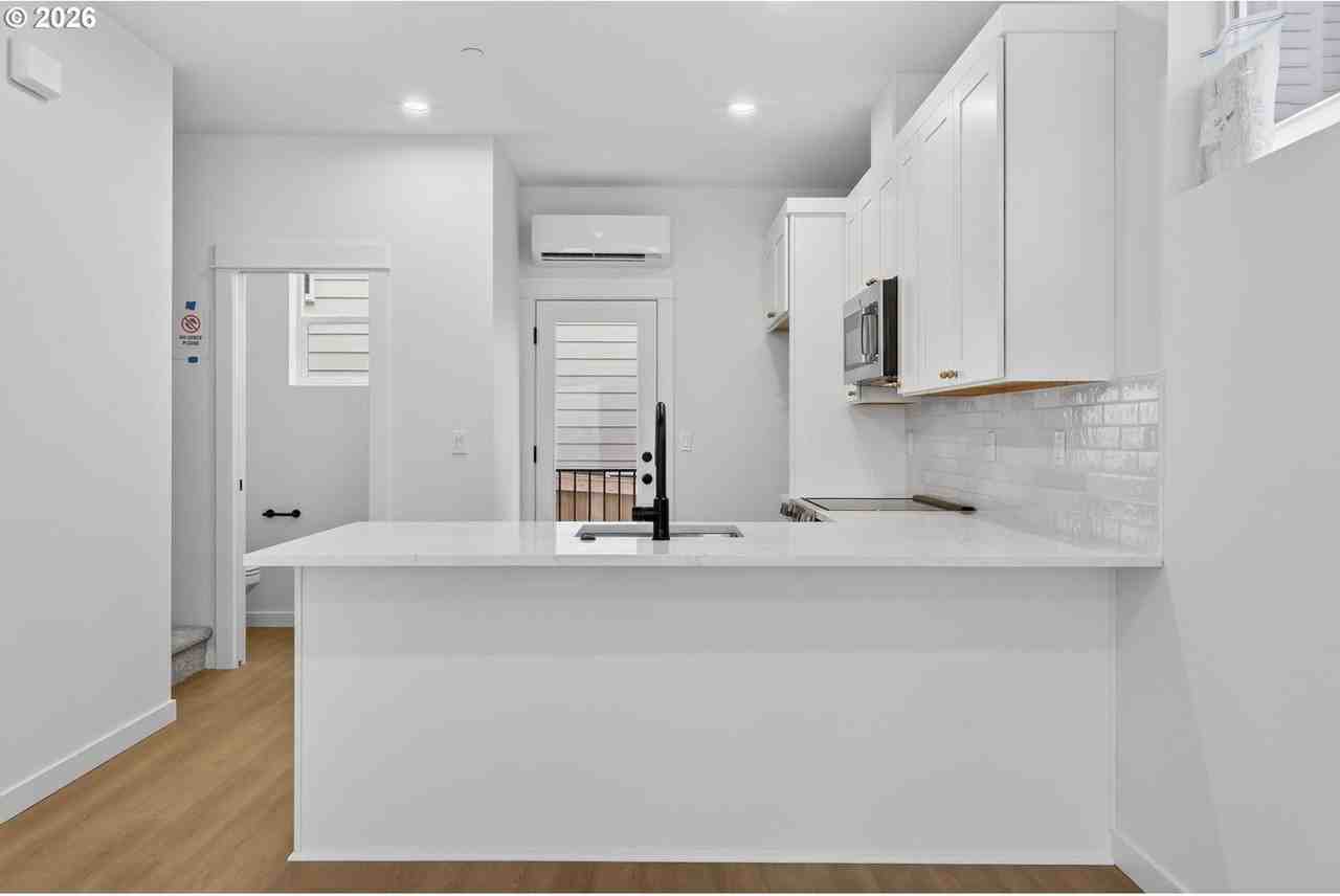 4055 Sw Mckinley St - Photo 2 of 30