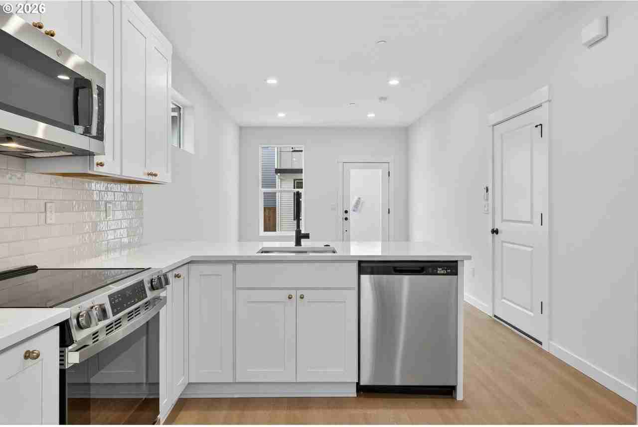 4055 Sw Mckinley St - Photo 5 of 30