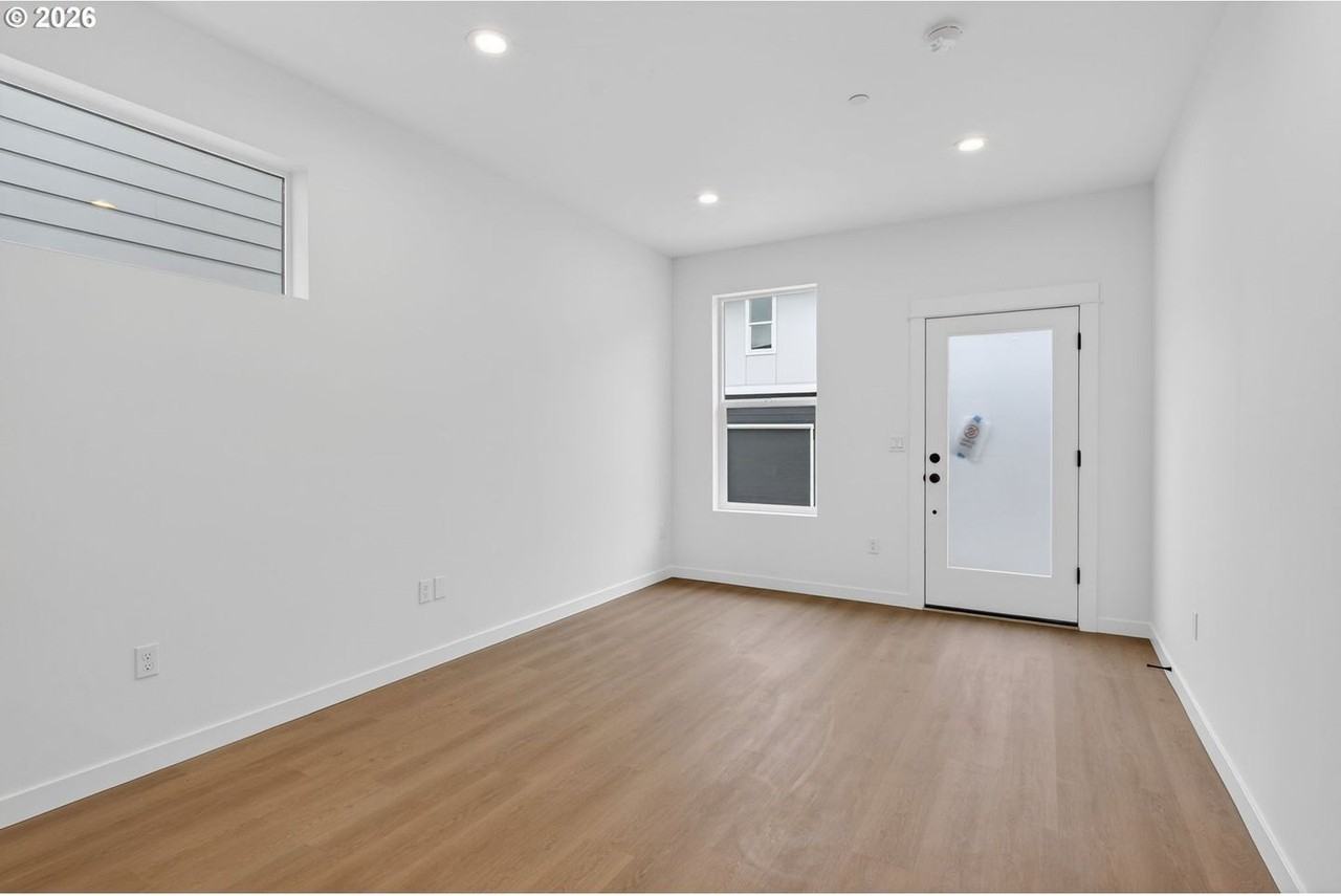 4055 Sw Mckinley St - Photo 7 of 30