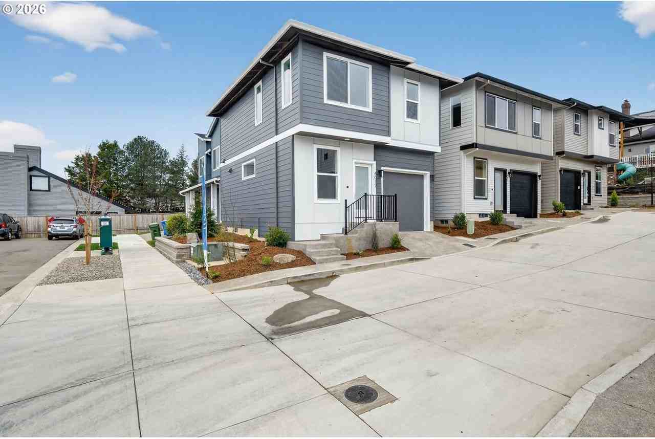 4077 Sw Mckinley St - Photo 3 of 43