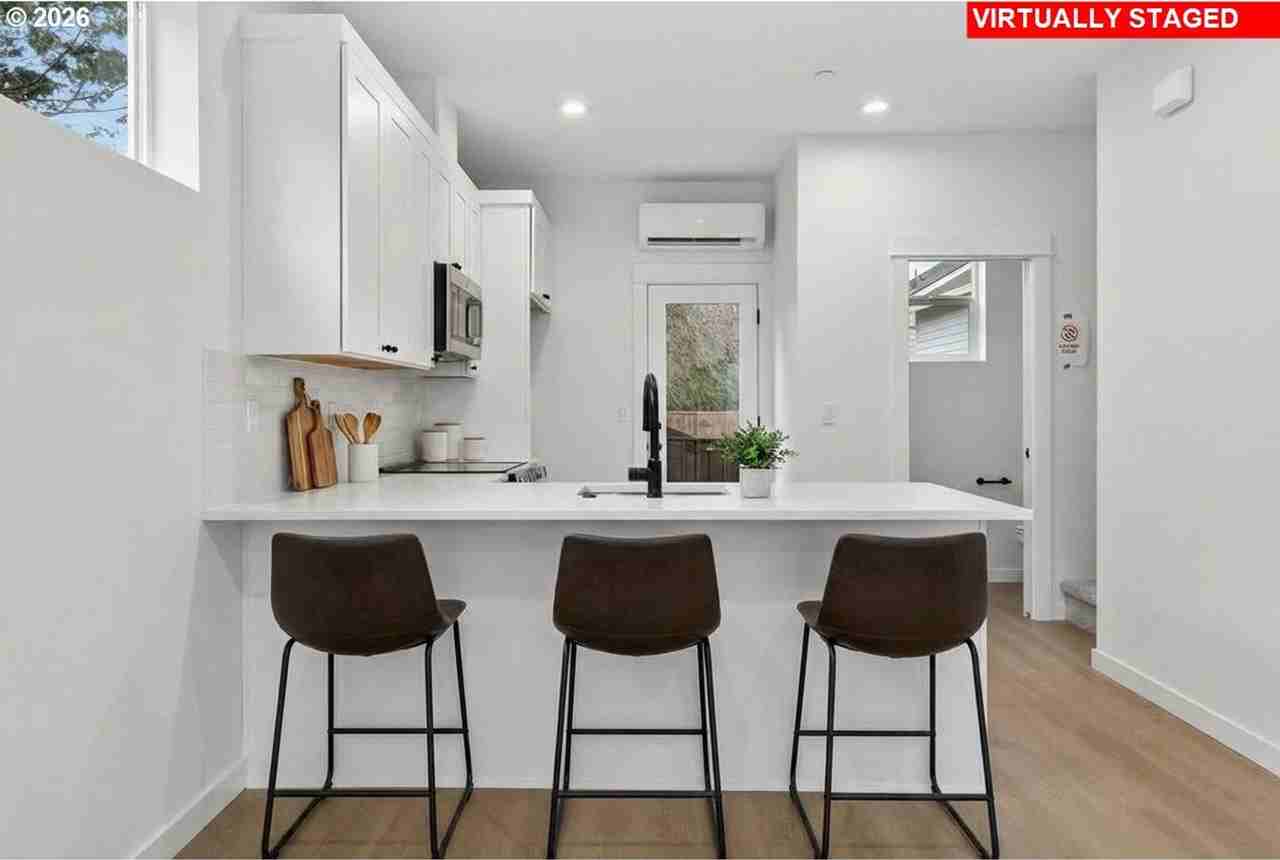 4077 Sw Mckinley St - Photo 7 of 43