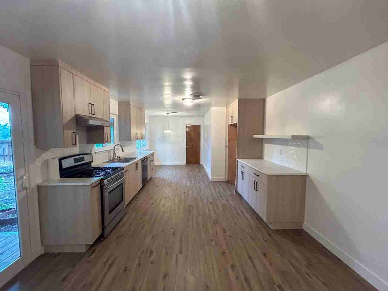 737 Estate St - Photo 2 of 24