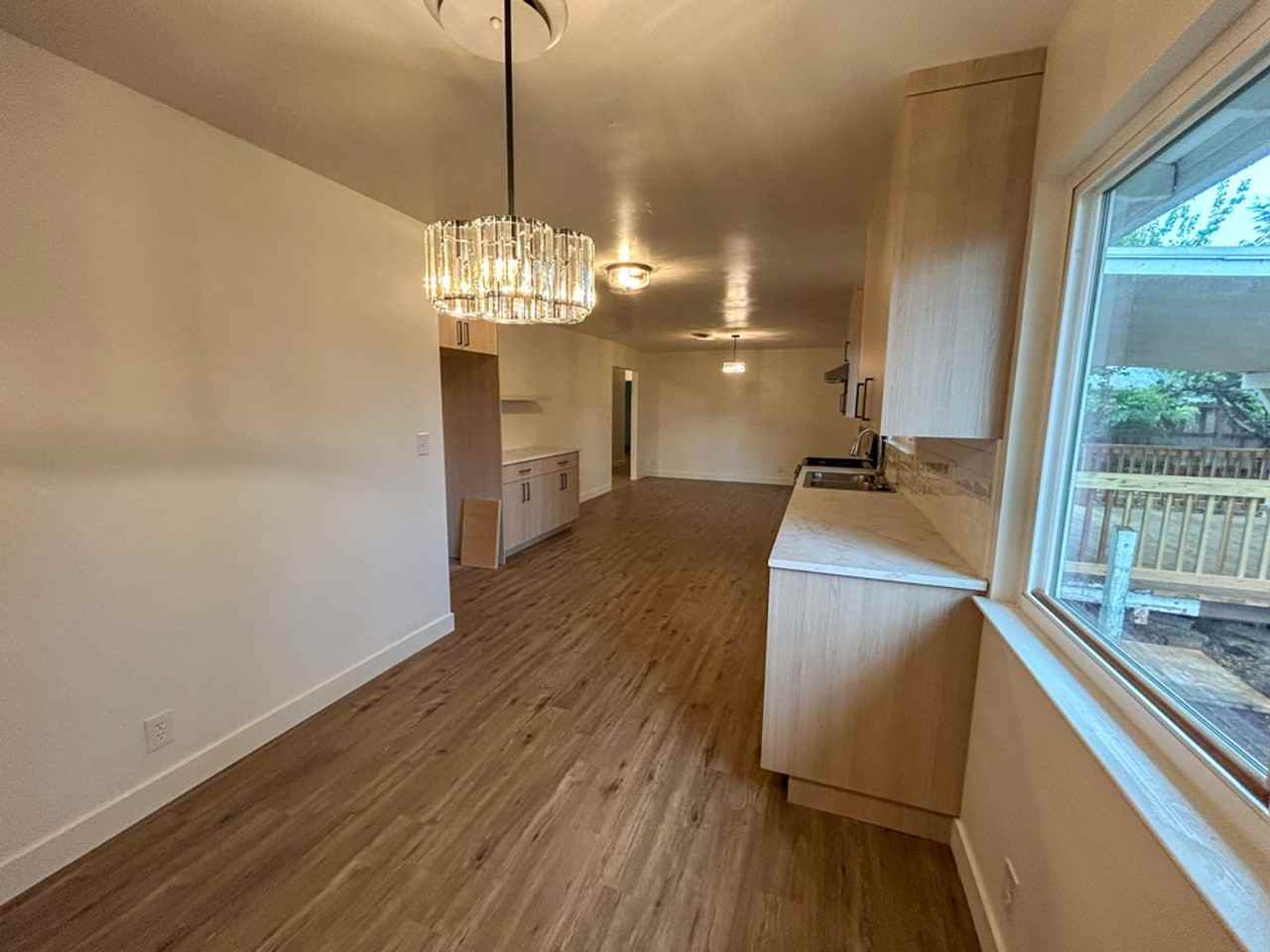 737 Estate St - Photo 3 of 24
