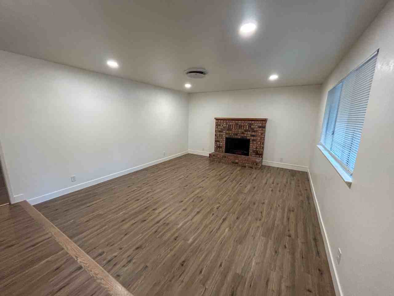 737 Estate St - Photo 5 of 24