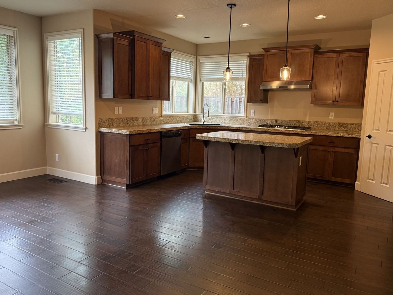 13354 Sw Ouzel Ln - Photo 3 of 35