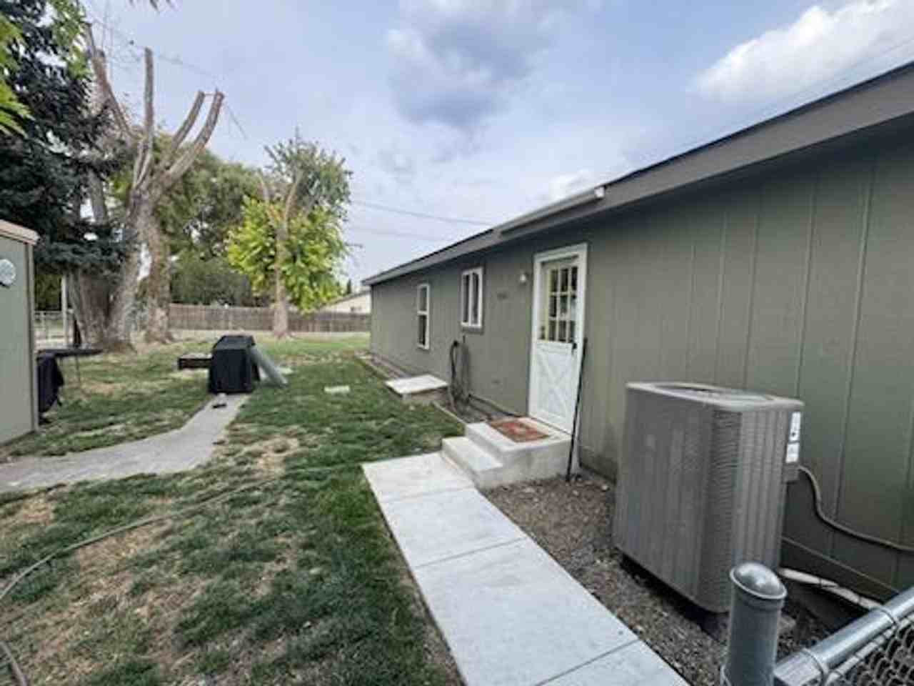 635 E Harding Ave - Photo 3 of 26
