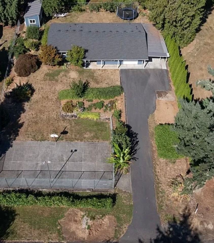 56503 Crest Dr - Photo 2 of 19