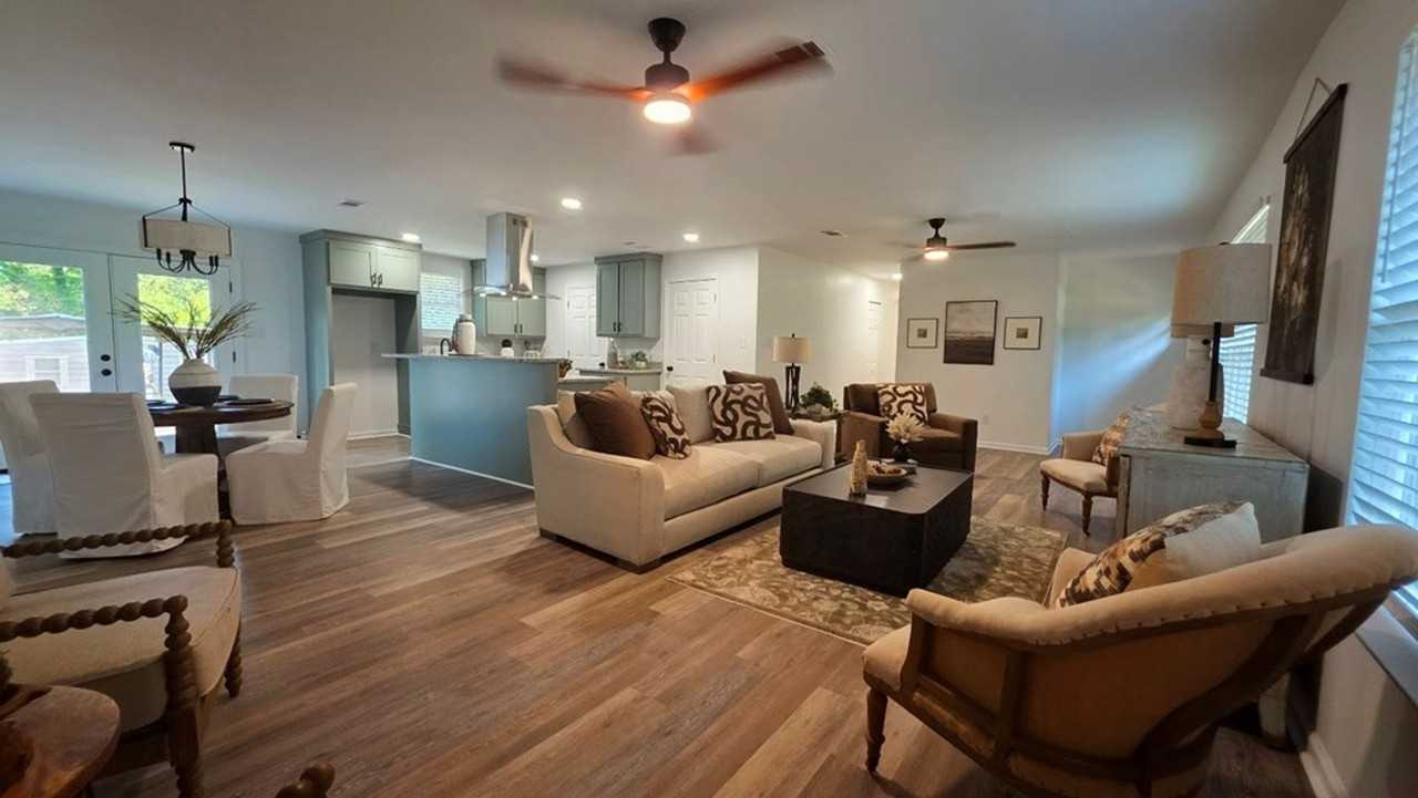 989 Wadsworth Dr - Photo 2 of 13