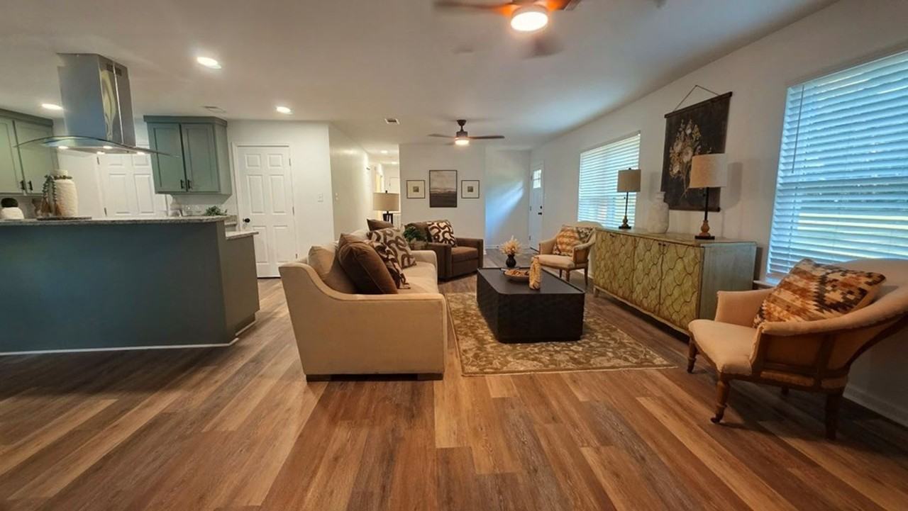 989 Wadsworth Dr - Photo 3 of 13