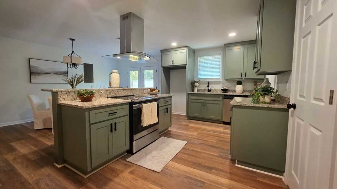 989 Wadsworth Dr - Photo 4 of 13