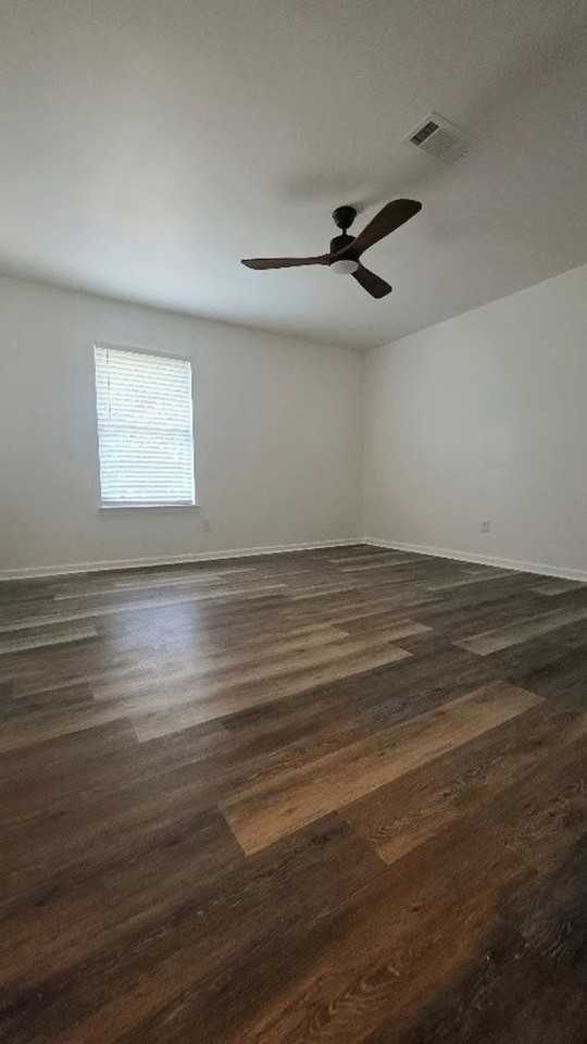 989 Wadsworth Dr - Photo 6 of 13
