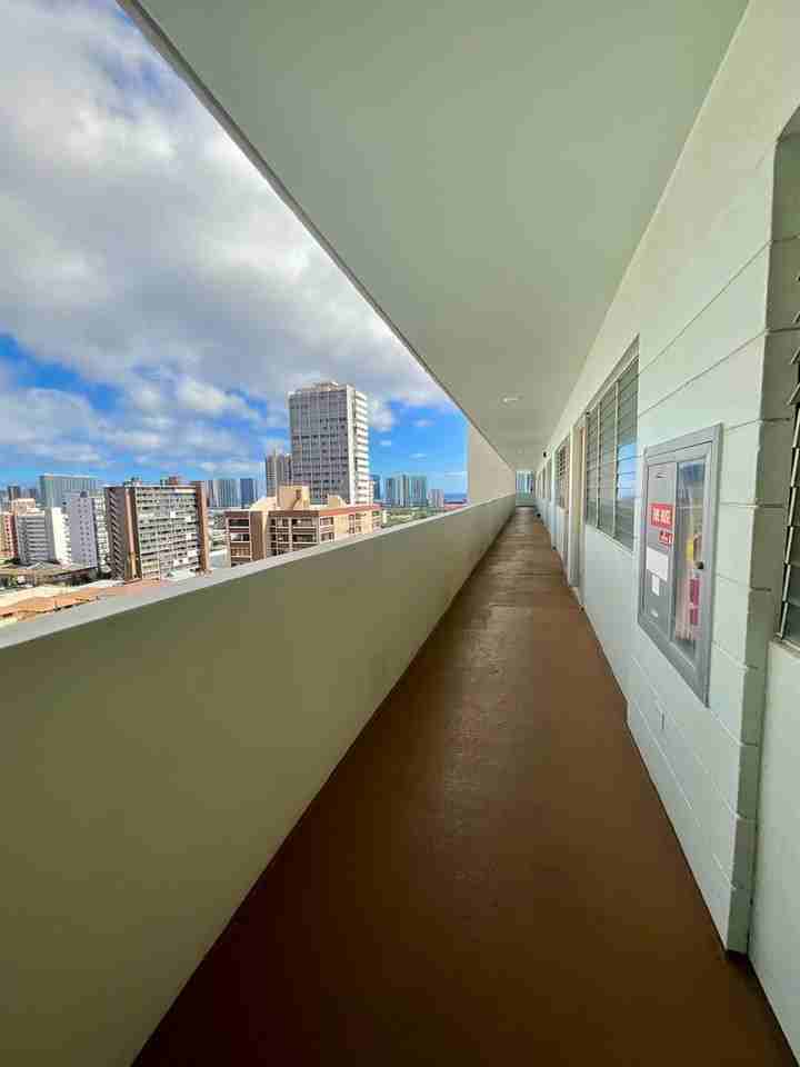 1516 Ward Ave #701 - Photo 4 of 16