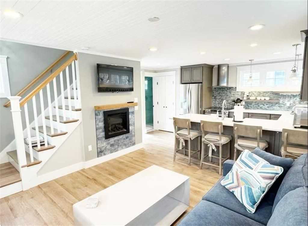 21 Warren Ave - Photo 3 of 18