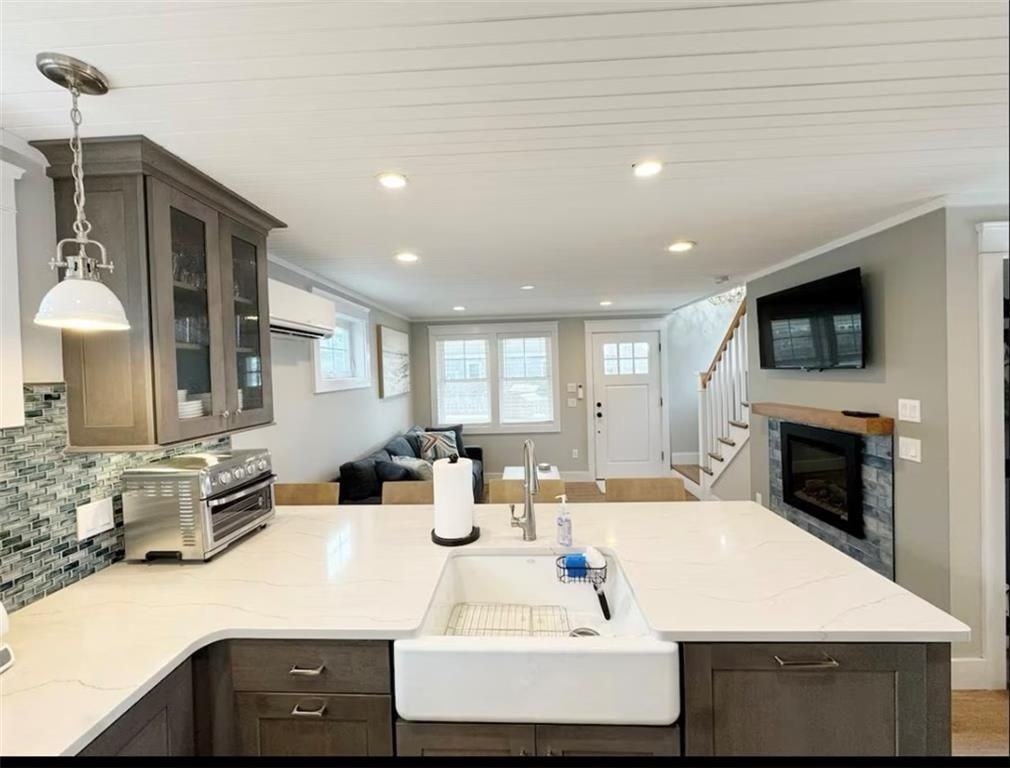 21 Warren Ave - Photo 6 of 18