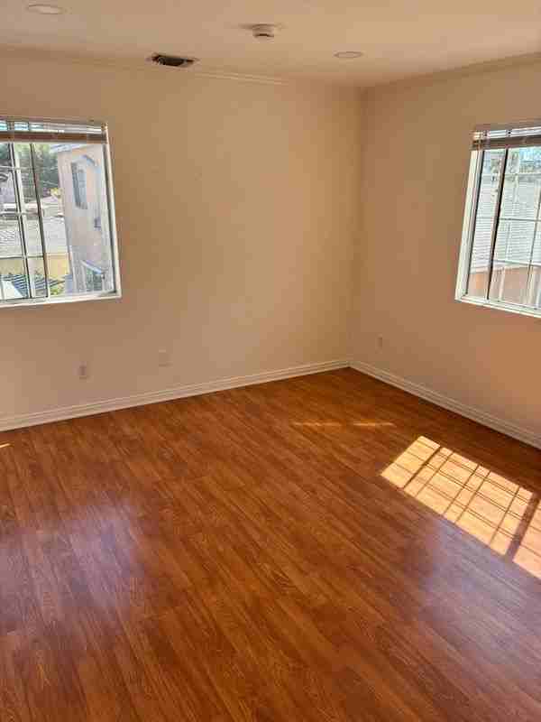 3420 Sherbourne Dr - Photo 2 of 5