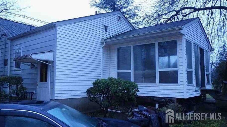 517 Grove Ave - Photo 4 of 5