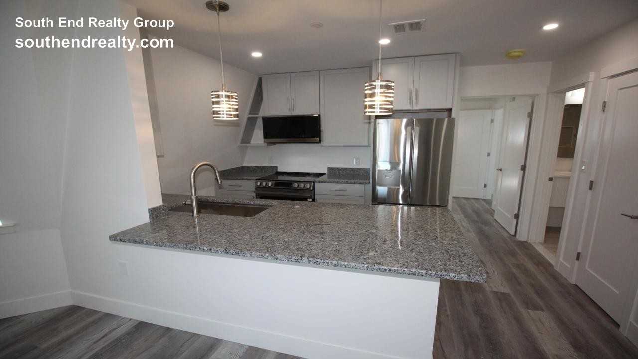 525 E Broadway #3 - Photo 2 of 22