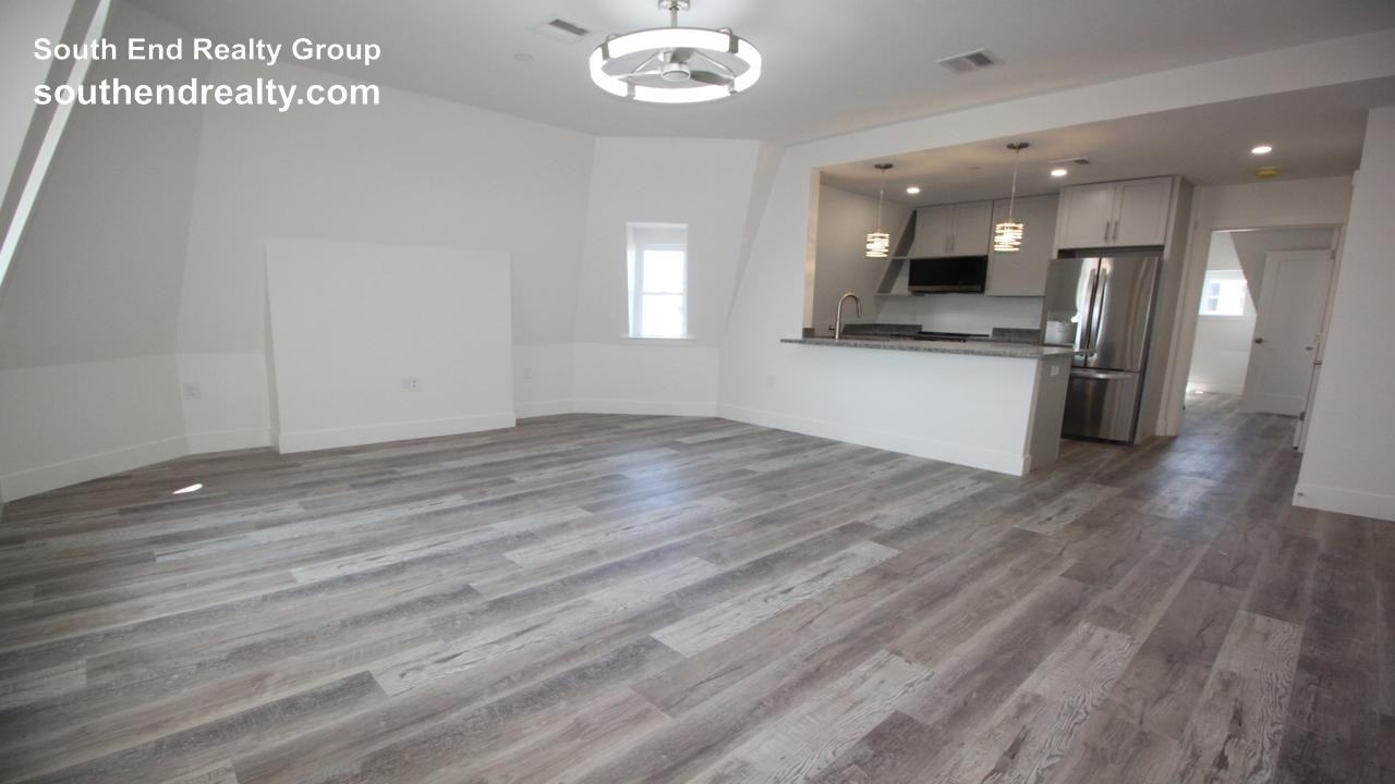525 E Broadway #3 - Photo 4 of 22