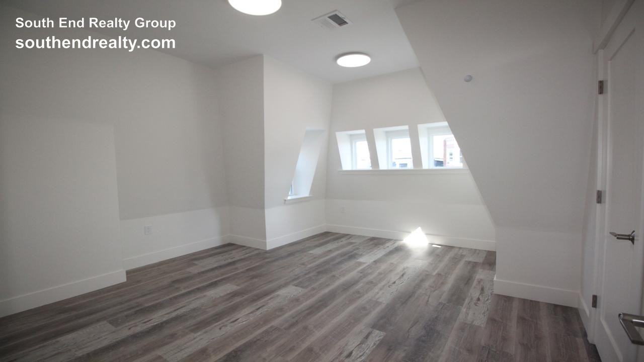 525 E Broadway #3 - Photo 6 of 22