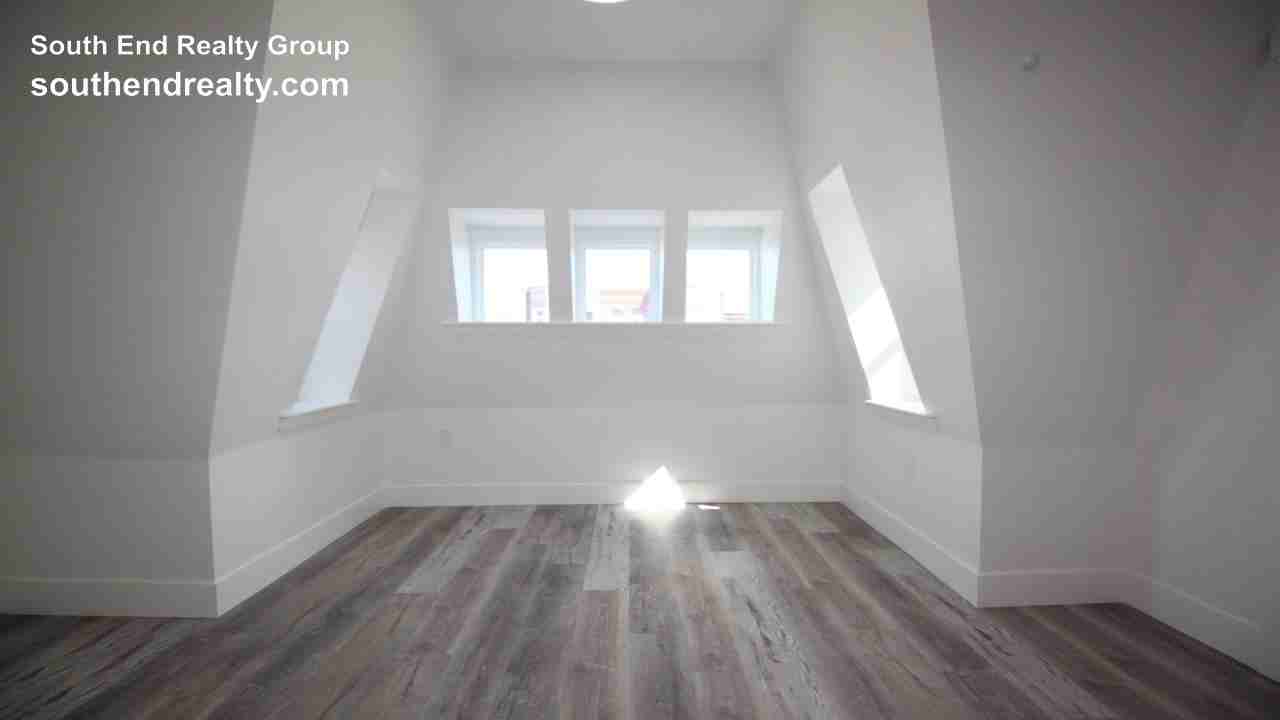 525 E Broadway #3 - Photo 7 of 22