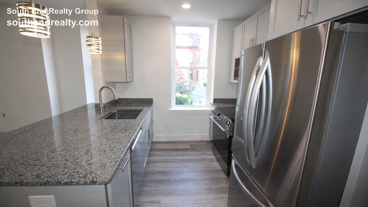 525 E Broadway #1 - Photo 2 of 18