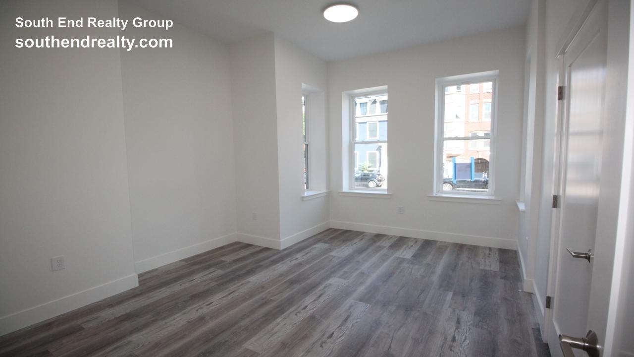 525 E Broadway #1 - Photo 4 of 18