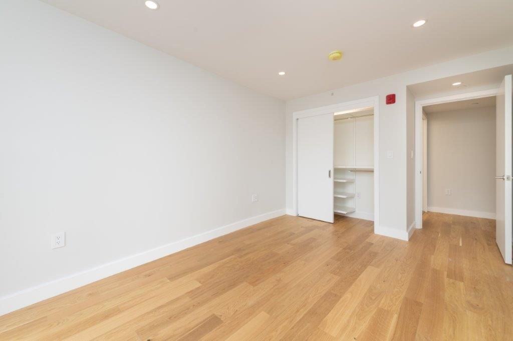 22 Fleet St #14D - Photo 3 of 8