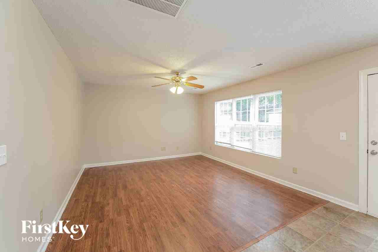 629 Nova Ave - Photo 3 of 16