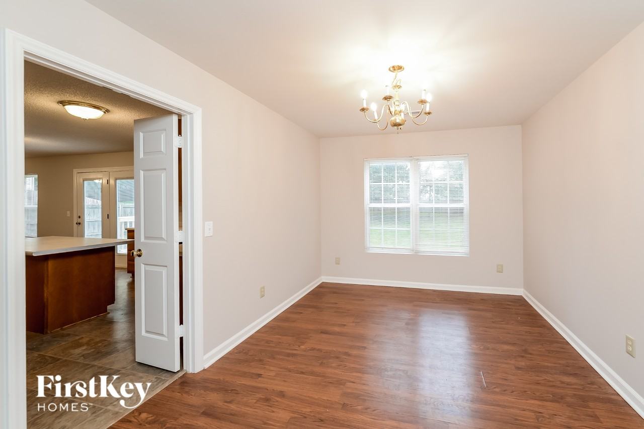629 Nova Ave - Photo 4 of 16