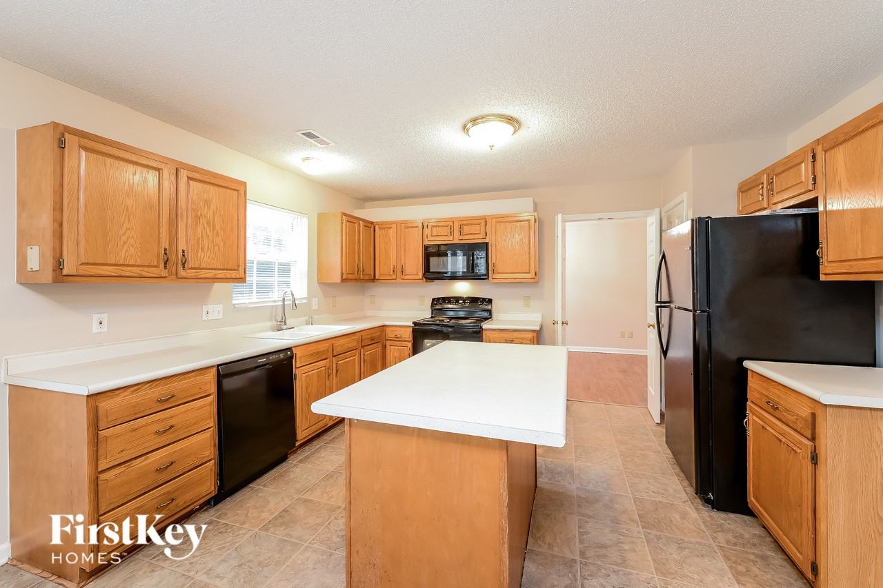 629 Nova Ave - Photo 5 of 16