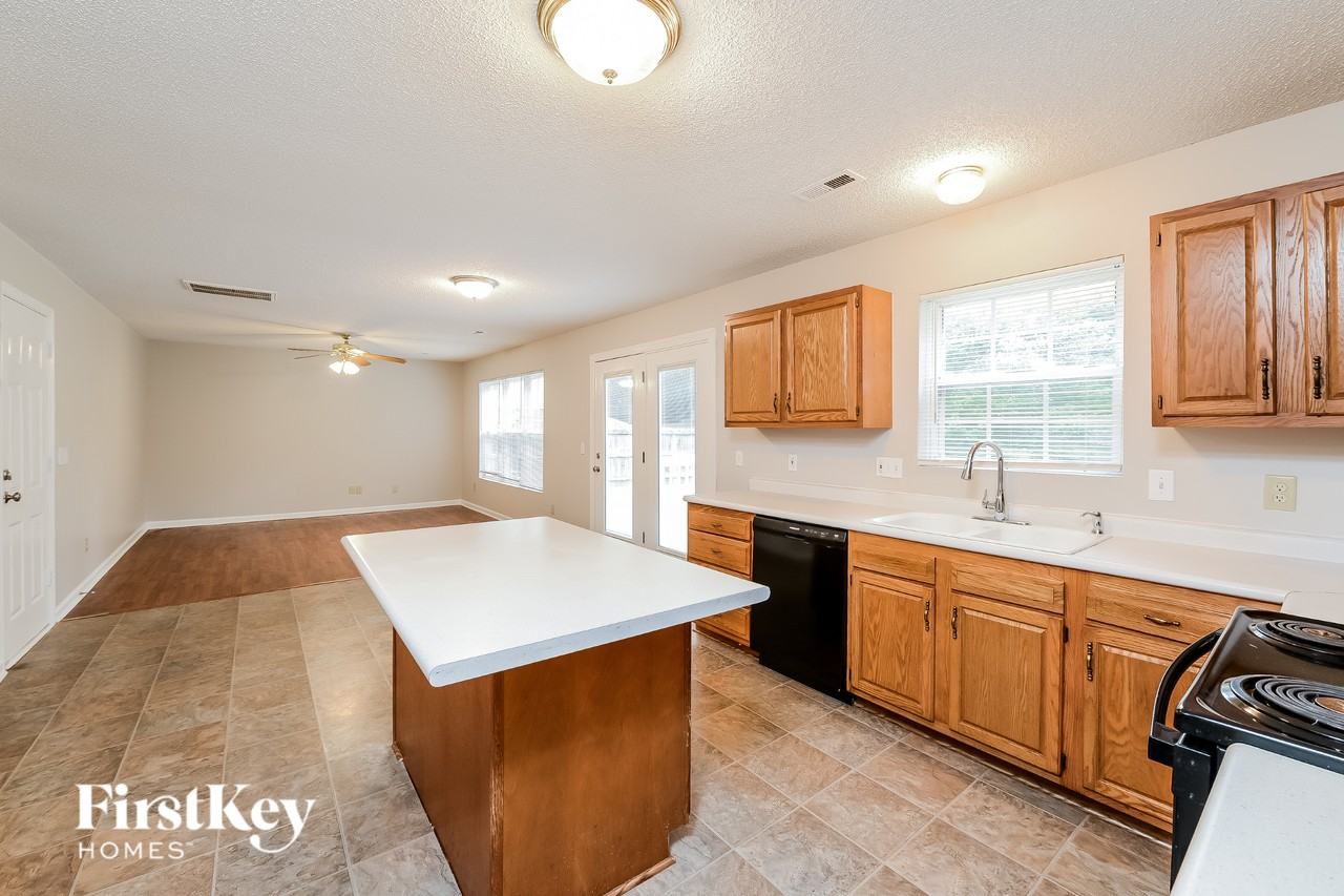 629 Nova Ave - Photo 6 of 16