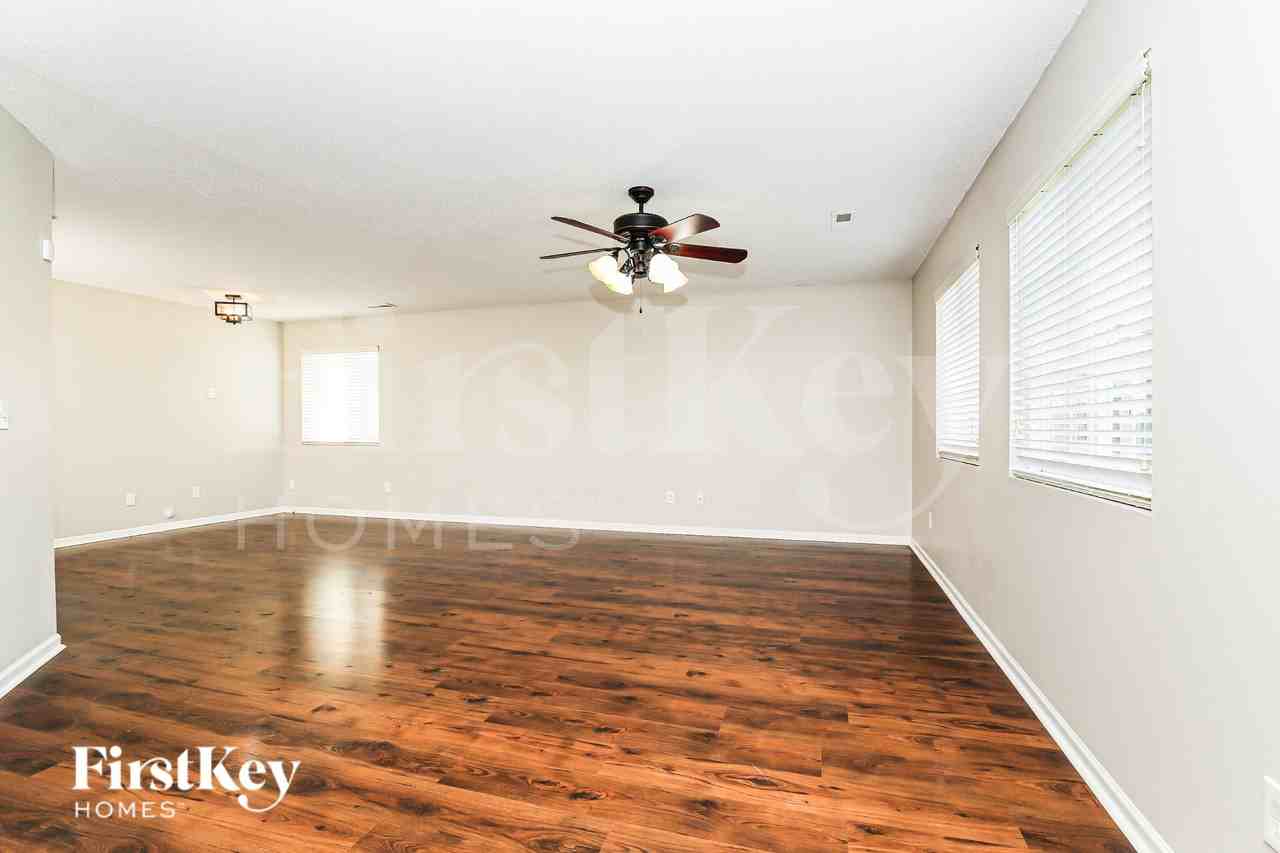 5004 Emberly Dr - Photo 4 of 16