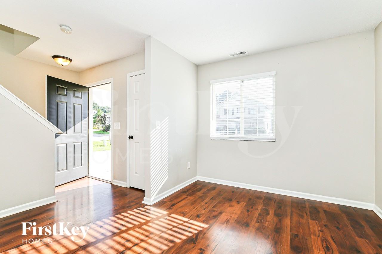 5004 Emberly Dr - Photo 5 of 16