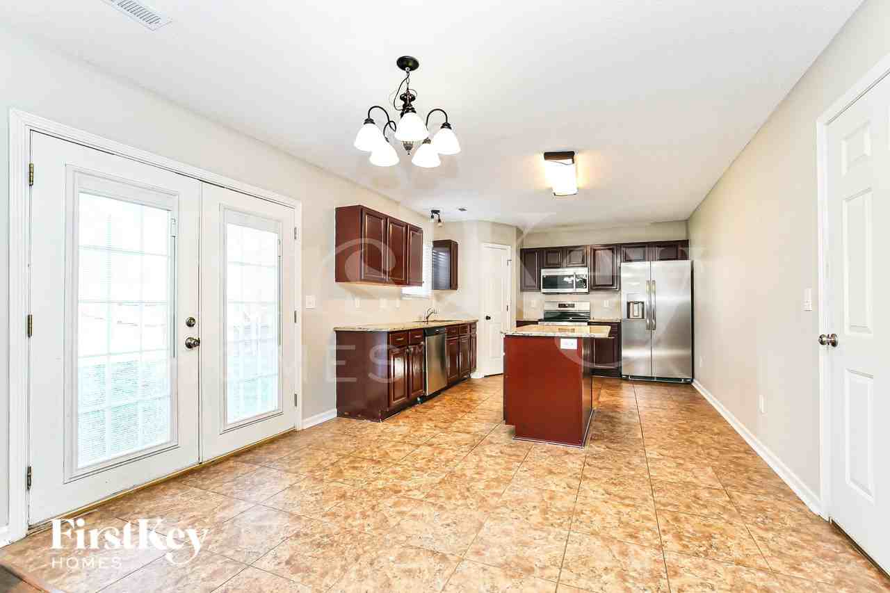 5004 Emberly Dr - Photo 6 of 16