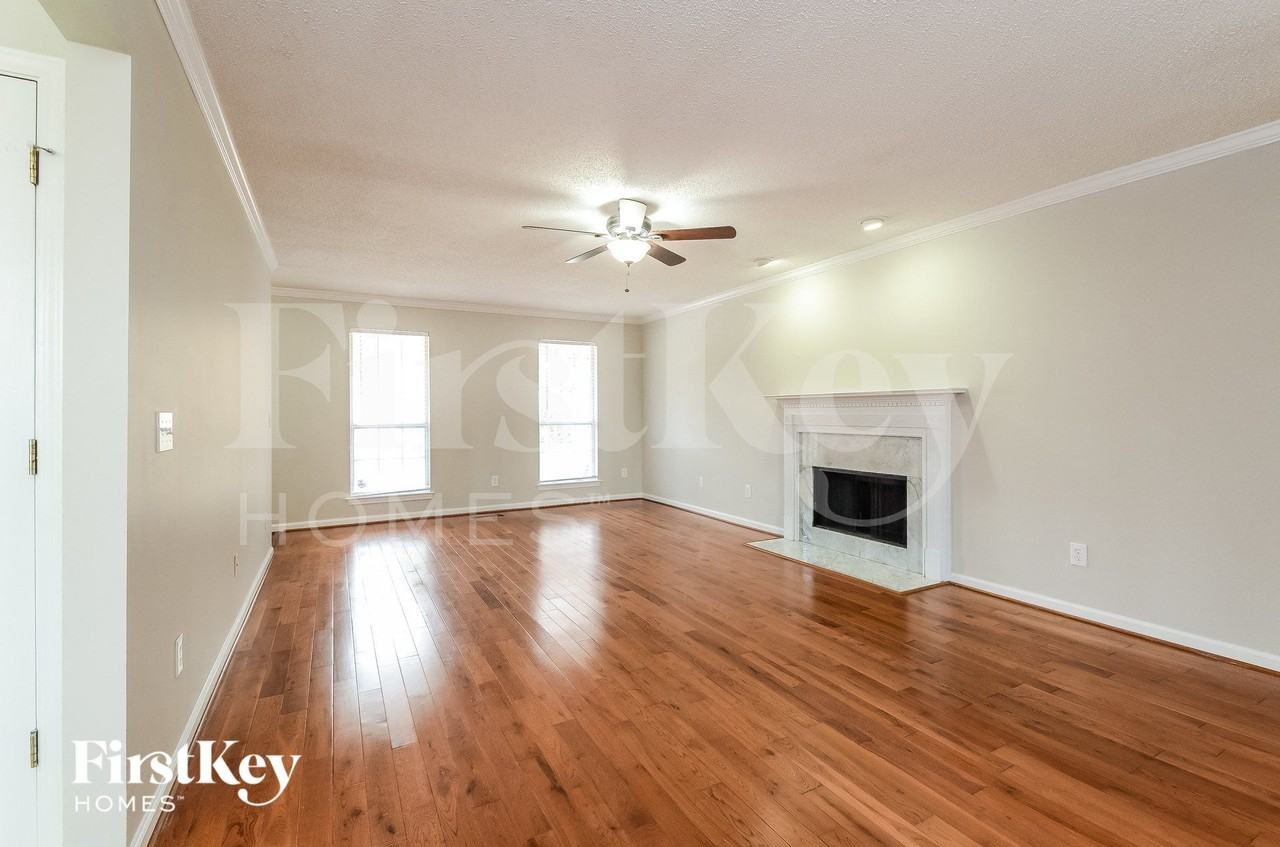 104 Ashford Ln - Photo 3 of 15
