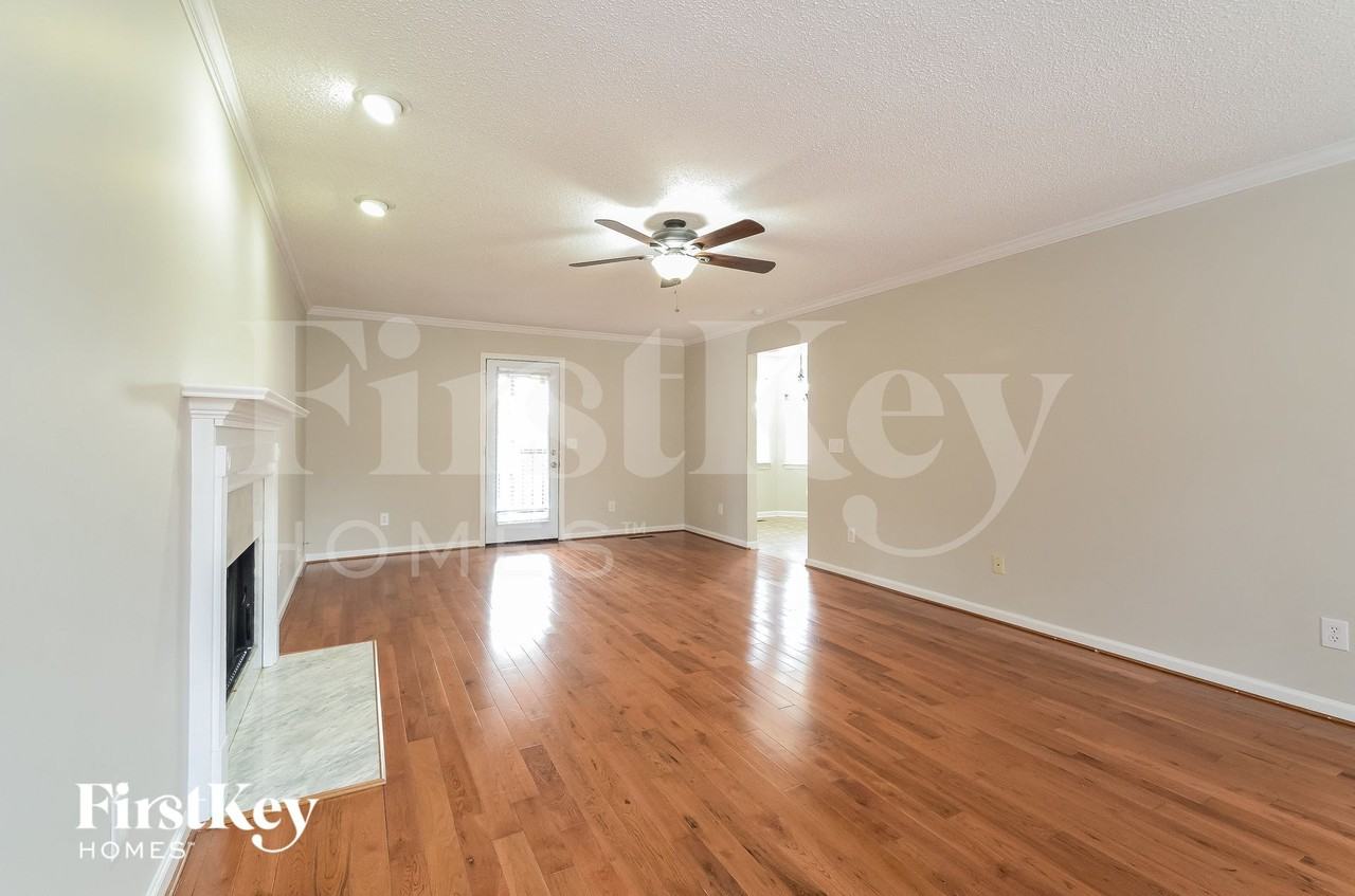 104 Ashford Ln - Photo 4 of 15