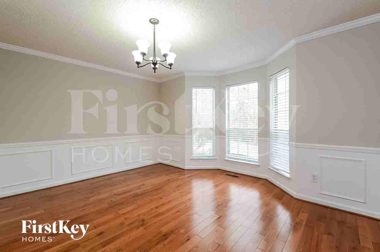 104 Ashford Ln - Photo 5 of 15
