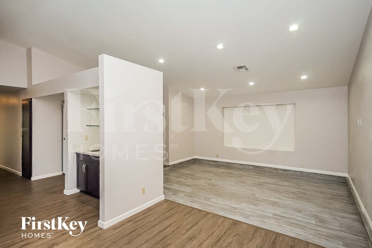 354 Bekasina Dr - Photo 3 of 15