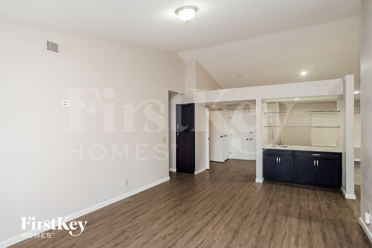 354 Bekasina Dr - Photo 5 of 15